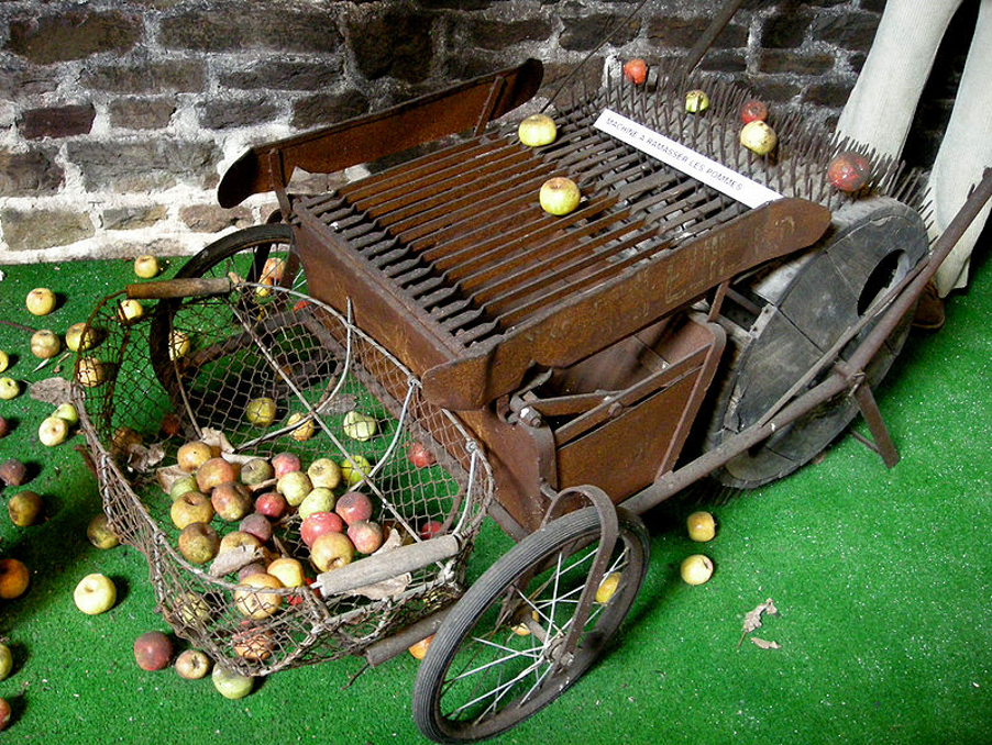 Antigua máquina para recoger manzanas